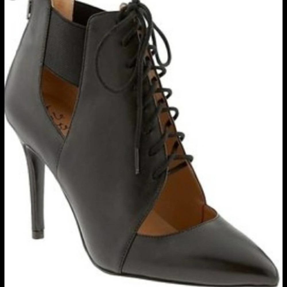Banana Republic Daphine Black Leather Cut Out Lace Up Ankle Boots Size 6 Booties